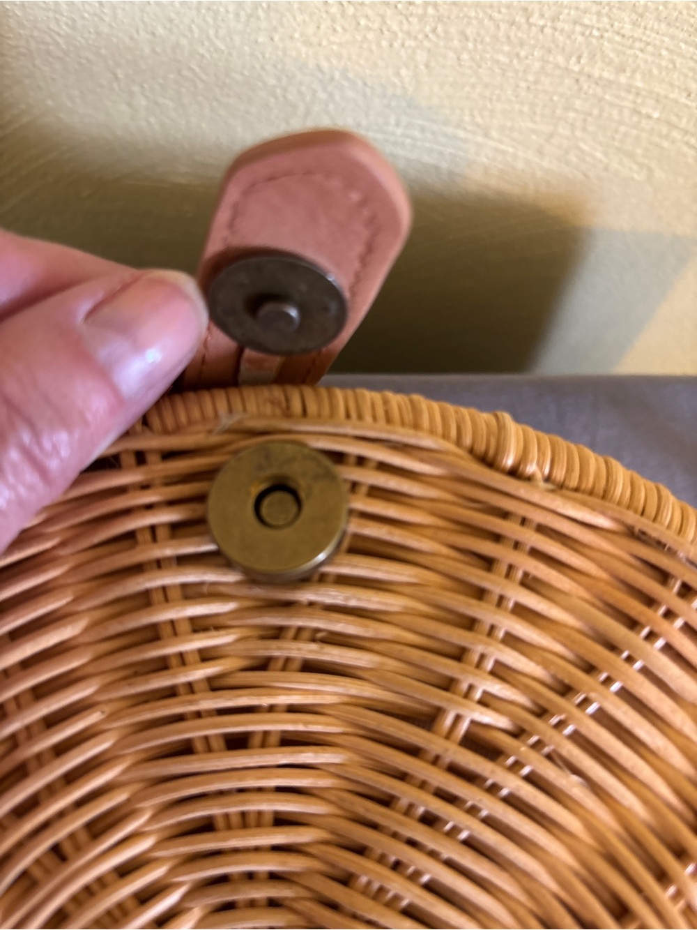 Universal Thread Round Woven Crossbody in Blush and Tan Leather - Picture 4 of 7